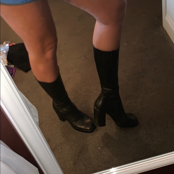 Steve Madden Black Leather Furnace 